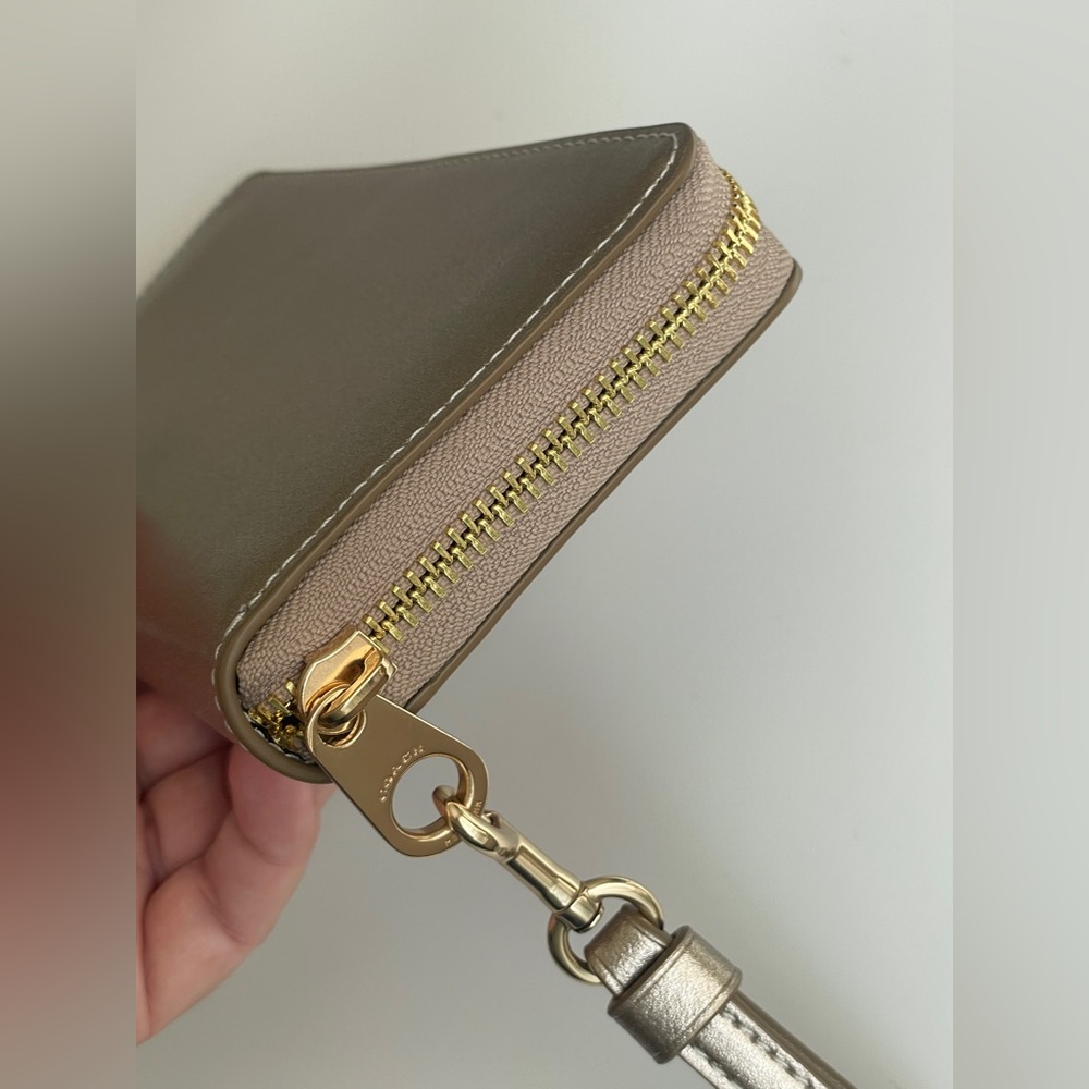 COACH Wallet - Picture 8 of 15